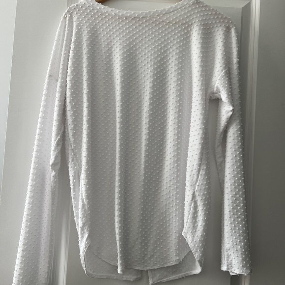 Aritzia White Long Sleeve Top - Brand New, Never worn / has slit in the back - Picture 1 of 2